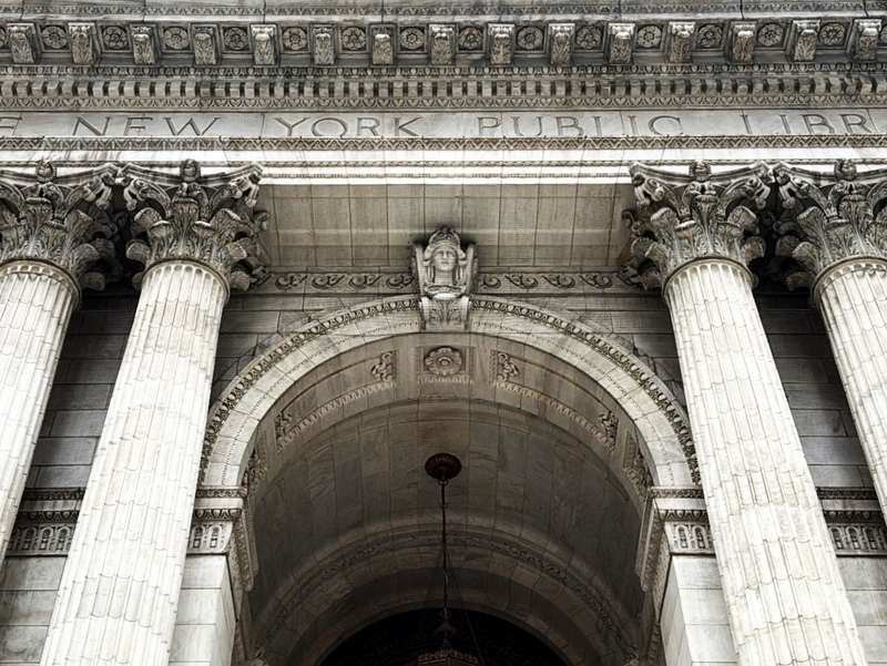 Public Library portal, with its ionic columns, seen from below