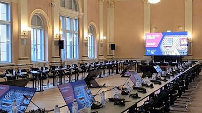 Diplomatski postav sjedenja u obliku okruglog stola za Forum čelnika europske baštine u Muzeju Mimara.