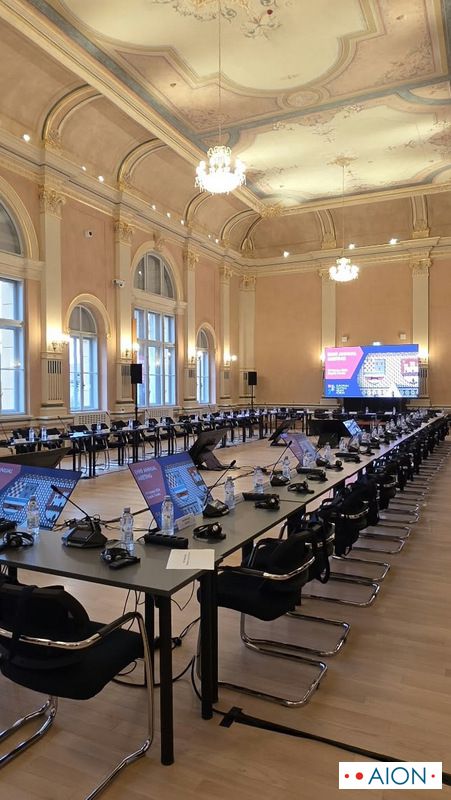 Diplomatski postav sjedenja u obliku okruglog stola za Forum čelnika europske baštine u Muzeju Mimara.